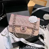 在飛比找Yahoo!奇摩拍賣優惠-【二手】折疊禮盒 Chanel 真的是入了Chanel 2.