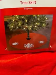 Red Velvet Christmas Tree Skirt With White Snowflakes 40 in NWT Holiday Decor
