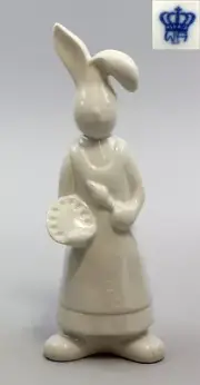 9942211 Porcelain Figurine Bunny Little Bunny " Betty " White Wagner&apel H23cm