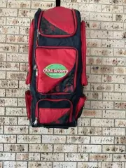 OVAL CHAMP DUFFLE KIT BAG WITH WHEELS + COOL SECTION