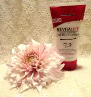 LOREAL REVITALIFT RADIANT SMOOTHING CLEANSER 5 OZ.