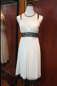 在飛比找Yahoo!奇摩拍賣優惠-【性感貝貝2館】白色低胸唯美小禮服洋裝, Jayro蕾赫斯C