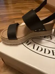 steve madden jonas sandal Size 6