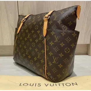 LV 🔅Louis Vuitton M56689新經典雙口袋拉鍊肩背包 天心包