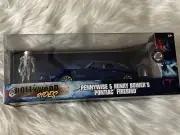 JADA TOYS: 1:24 IT 1977 PONTIAC FIREBIRD W/ PENNYWISE FIGURE