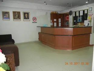 拉瓦斯婆羅飯店BORNEO HOTEL LAWAS