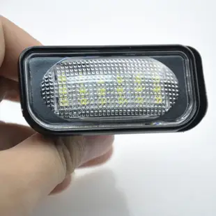 2 件白色 LED 牌照燈牌照燈適用於奔馳 C-CLASS W203 CLK Convertib A209 W209 C