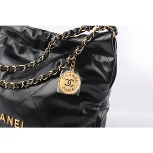 【CHANEL 香奈兒】新款22 Bag 金字菱格紋亮面小牛皮小款肩背包(黑色)/ 平行輸入