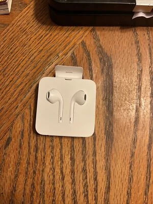 New Apple Earpods with Lightning Connector Earbud Headphones Wired for iPhone