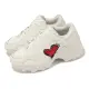 【PUMA】休閒鞋 Pulsar Wedge Wns CN Heart 女鞋 米白 紅 皮革 厚底 增高 愛心(398674-01)