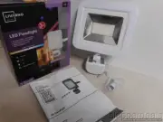 FLOODLIGHT LED DUSK TO DAWN BRAND NEW