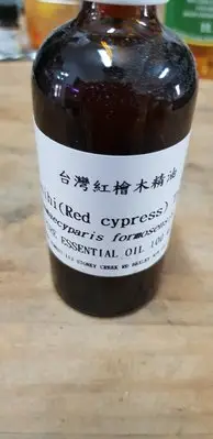 在飛比找Yahoo!奇摩拍賣優惠-台灣紅檜木精油。100ml