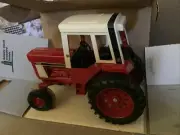 Vintage ERTL IH International Harvester 1586 Tractor w/ Cab #463 1/16 scale NIB