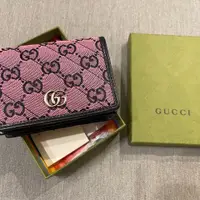 在飛比找PopChill優惠-[二手] Gucci 全新！丹寧粉紅老花短夾