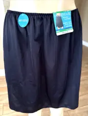 Vanity Fair Everyday Layers Solid Black Slit Half Slip 100% Nylon Sz L 18" lp