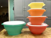 Tupperware Servalier 5 Piece Bowl Set with White Seals-NEW-SHIPPING INCLUDED