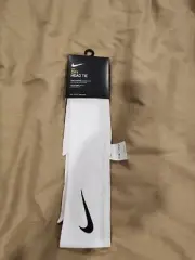NIKE Dry Head Tie One Size White Black Training Running NWT Sweat Wicking