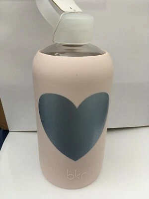 BKR Glass Water Bottle Silicone Sleeve Bougie with Silver Heart 1L/32oz
