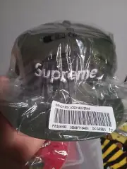 SUPREME GRINCH BOX LOGO NEW ERA HAT SIZE 7 1/2 GREEN FW24 (100% AUTHENTIC) (NEW)