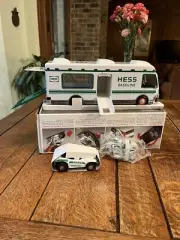 Hess Recreation Van with Dune Buggy and Motorcycle 1998 NEW