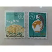 在飛比找蝦皮購物優惠-全套國際和平年郵票 1986 年 2 件