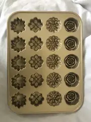 William Sonoma Nordic Ware Flower Petits Fours Pan NEW