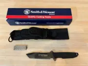 Smiths & Wesson Fixed Blade Knife - CKSUR4