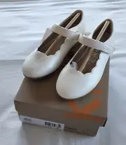 Clarks Kids Girls Audrey II White Pearl Mary Jane Shoes Size EU 30 D New