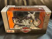 Harley-Davidson 2001 FXSTS Springer Softail 1/18 Scale Diecast Model Motorcycle