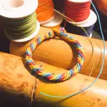 《六色彩虹》純手工粗圓彩色手環、幸運繩、防水蠟線《SEMOSMARK金屬蠟繩工作室》