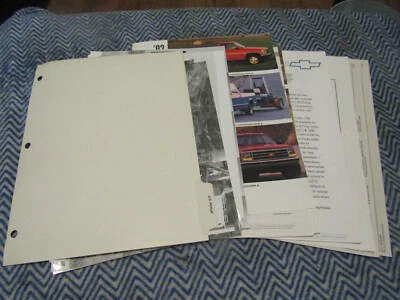 1993 CHEVROLET C/K C K PICKUP DEALER ALBUM SALESMANS BROCHURE SHEETS SET