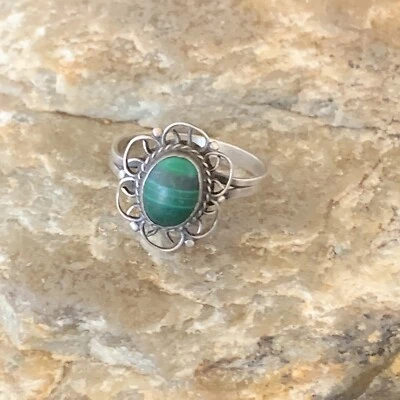 Green Malachite Navajo Sterling Silver Old Pawn Ring Size 4.5 10871