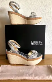 NIB Badgley Mischka “Leane” Espadrille Wedge Sandals in Silver Silk Size: 8.5 M