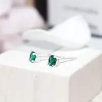 在飛比找momo購物網優惠-【ART64】翡翠綠單鑽 925純銀耳環(4mm圓形爪鑲設計