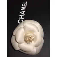 在飛比找蝦皮購物優惠-CHANEL 白色胸花