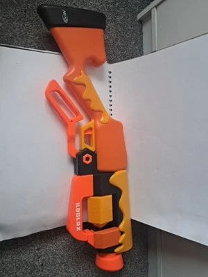 Nerf Roblox Adopt Me Bees Blaster Rotating 8-Dart Drum Toy