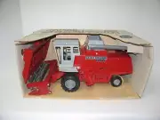 1/20 MASSEY FERGUSON MODEL 850 COMBINE w/BOTH HEADS NIB 1985 vintage