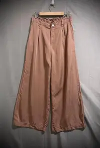 在飛比找Yahoo!奇摩拍賣優惠-NU V 韓國品牌 美拉德色系寬褲 鬆緊腰圍打褶褲裙  女 