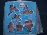 VINTAGE ALUMODE STAINLESS STEEL CHRISTMAS COOKIE CUTTERS IN ORIGINAL BOX