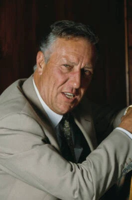 English novelist and journalist Frederick Forsyth 1994 Forsyth beg- Old Photo