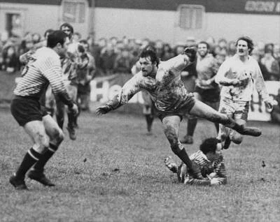 Rugby Alastair Hignell Is Stopped By A Lancashire Tackle 1980 OLD PHOTO