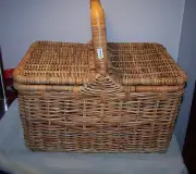 Vintage Crate & Barrel Wicker Picnic Basket with Plastic tableware - LARGE - NEW