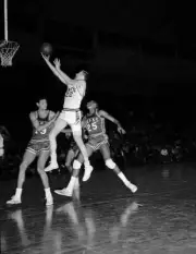 Lee Shaffer Of The Syracuse Nationals Shoots 1960S Old Basketball Photo 28