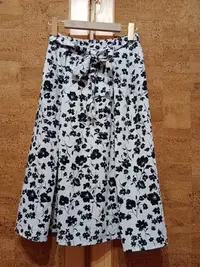 在飛比找Yahoo!奇摩拍賣優惠-【唯美良品】GU花系雪紡長裙~ F830-401  M.