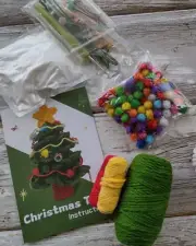 Crochet Christmas Tree Kit Holiday Yarn Kit Green Tree w/ Star Pre-owned Unused