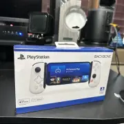 BACKBONE - PlayStation / Made For iPhone W/ Lightning Controller | White