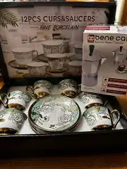 Espresso maker and cups set