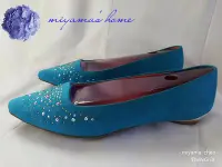 在飛比找Yahoo!奇摩拍賣優惠-Daphne湖水藍麂皮晶鑽尖頭平底鞋25號(SW0035)