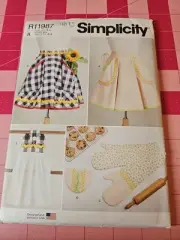 Simplicity Pattern 9873 Chic Aprons Kitchen Accessories Pot Holder Mitt UNCUT