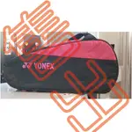 已售出 🐧全新正品♥『限量版』YONEX 6入網球拍袋🐧行李箱旅行袋🐧可肩背可側背《TENNISMAN網球學校》